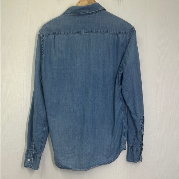 Everlane - Light Wash Button Down Soft Pocket Long Sleeve Jean Shirt Size Small - Picture 11 of 11